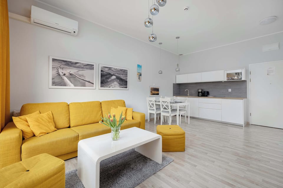 Spacious living room with full equipment. 