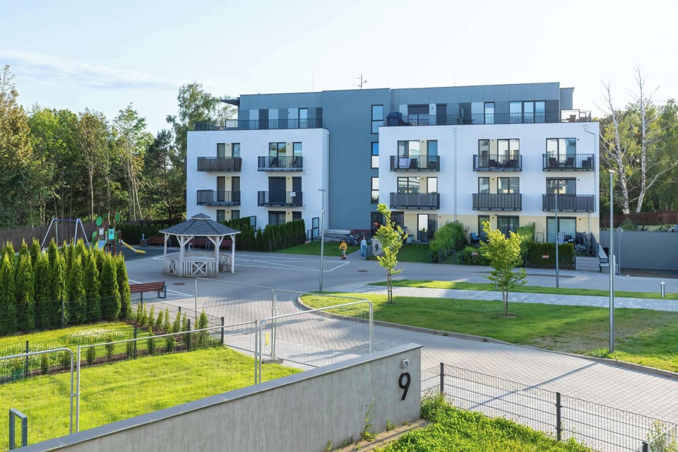 The tastefully designed residential complex with modern architecture offers a calm and welcoming environment.