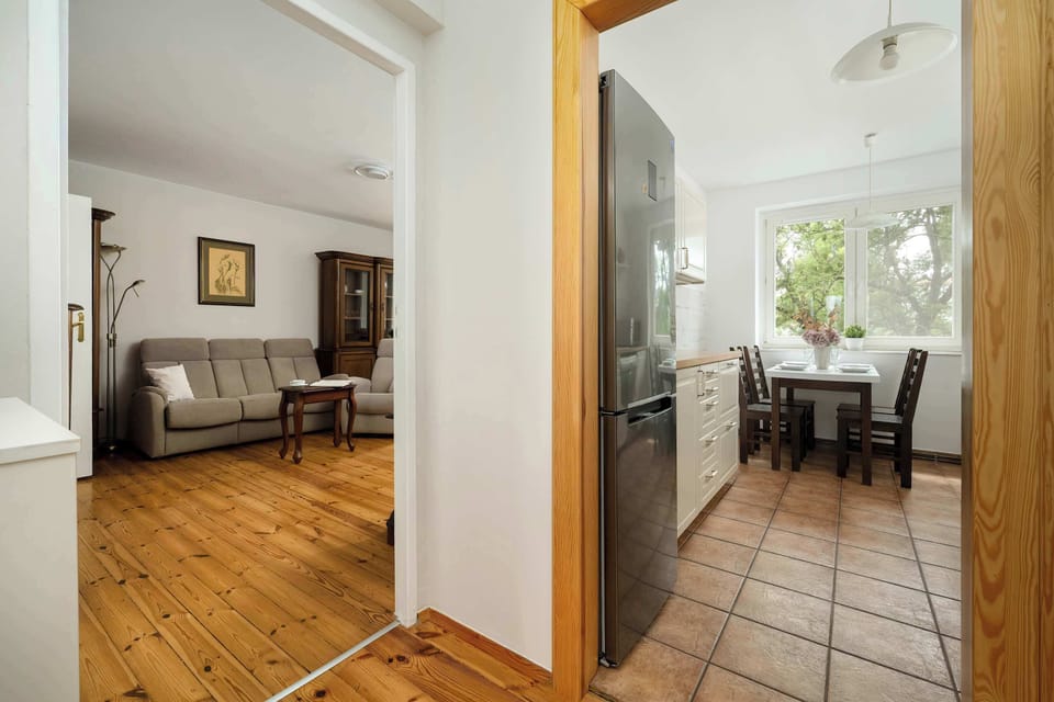 A central hallway with access to both the kitchen and a bedroom. Functional layout with smooth transitions between rooms.