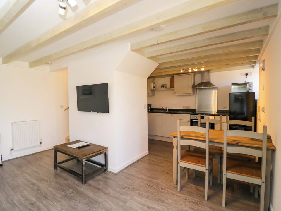 Cottage | Dining