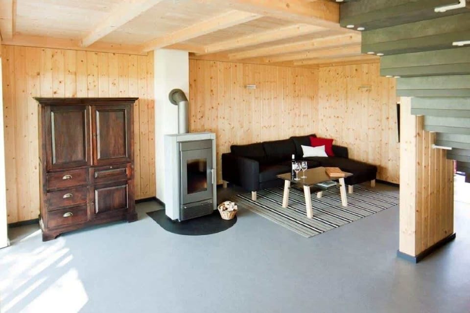 Wohnbereich mit Kamin