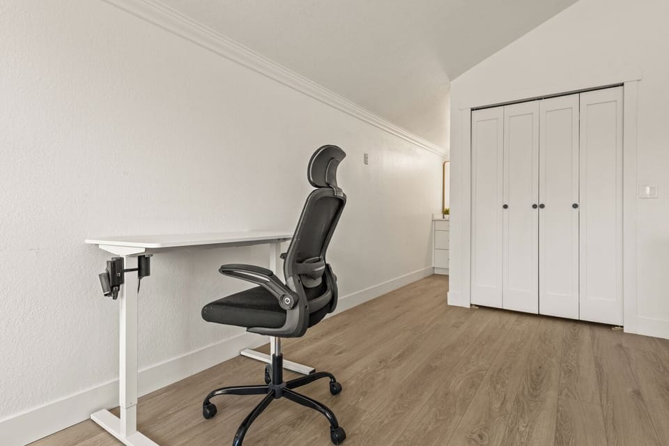 Upstairs Ensuite Bedroom #2 | Workspace