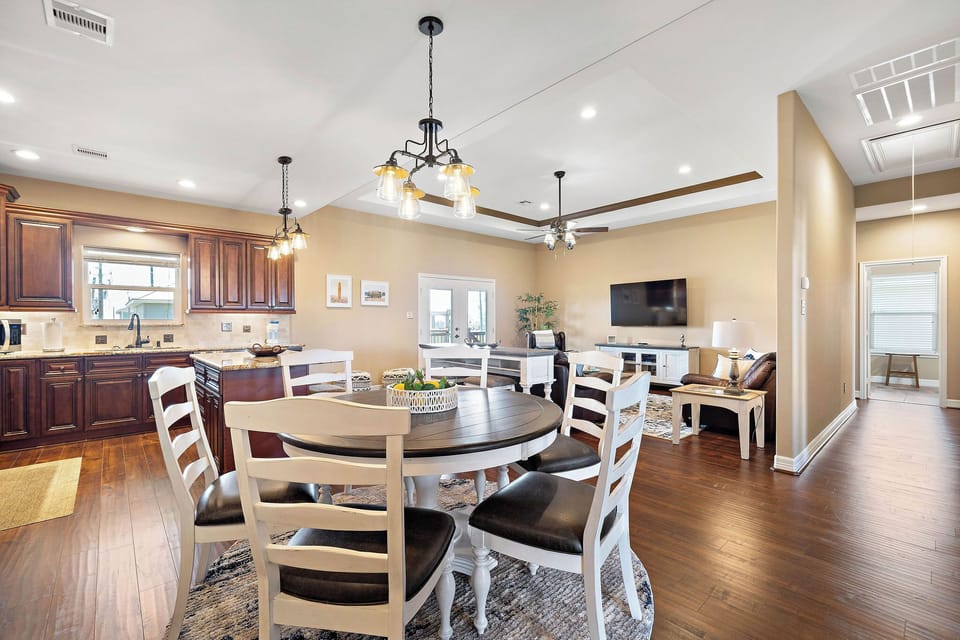 House (4 Bedrooms) | Property amenity