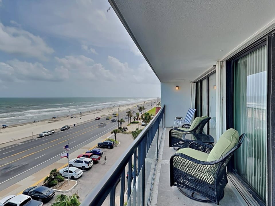Condo (2 Bedrooms) | Property amenity