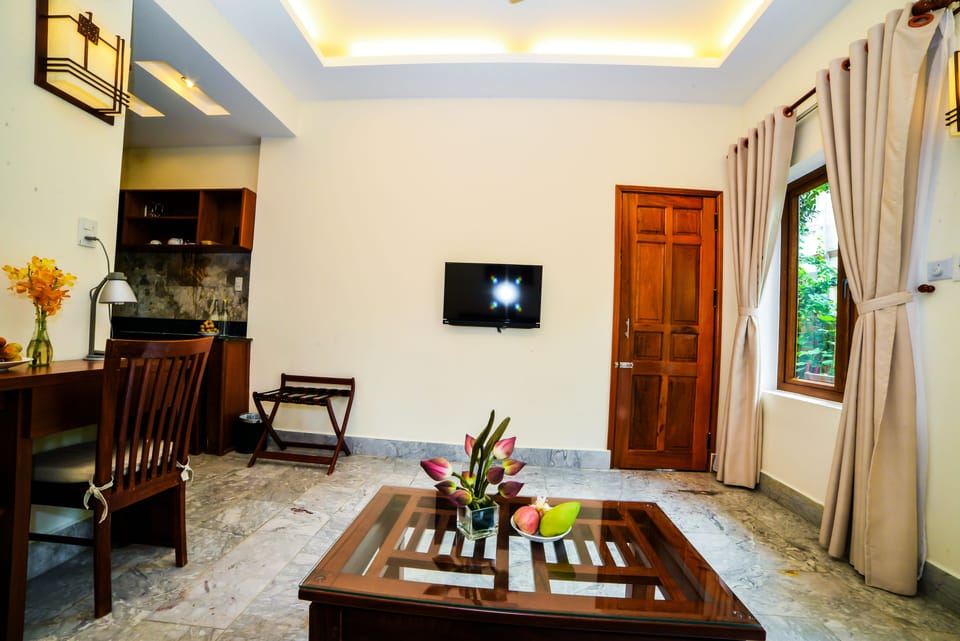 Minibar, in-room safe, individually decorated, individually furnished