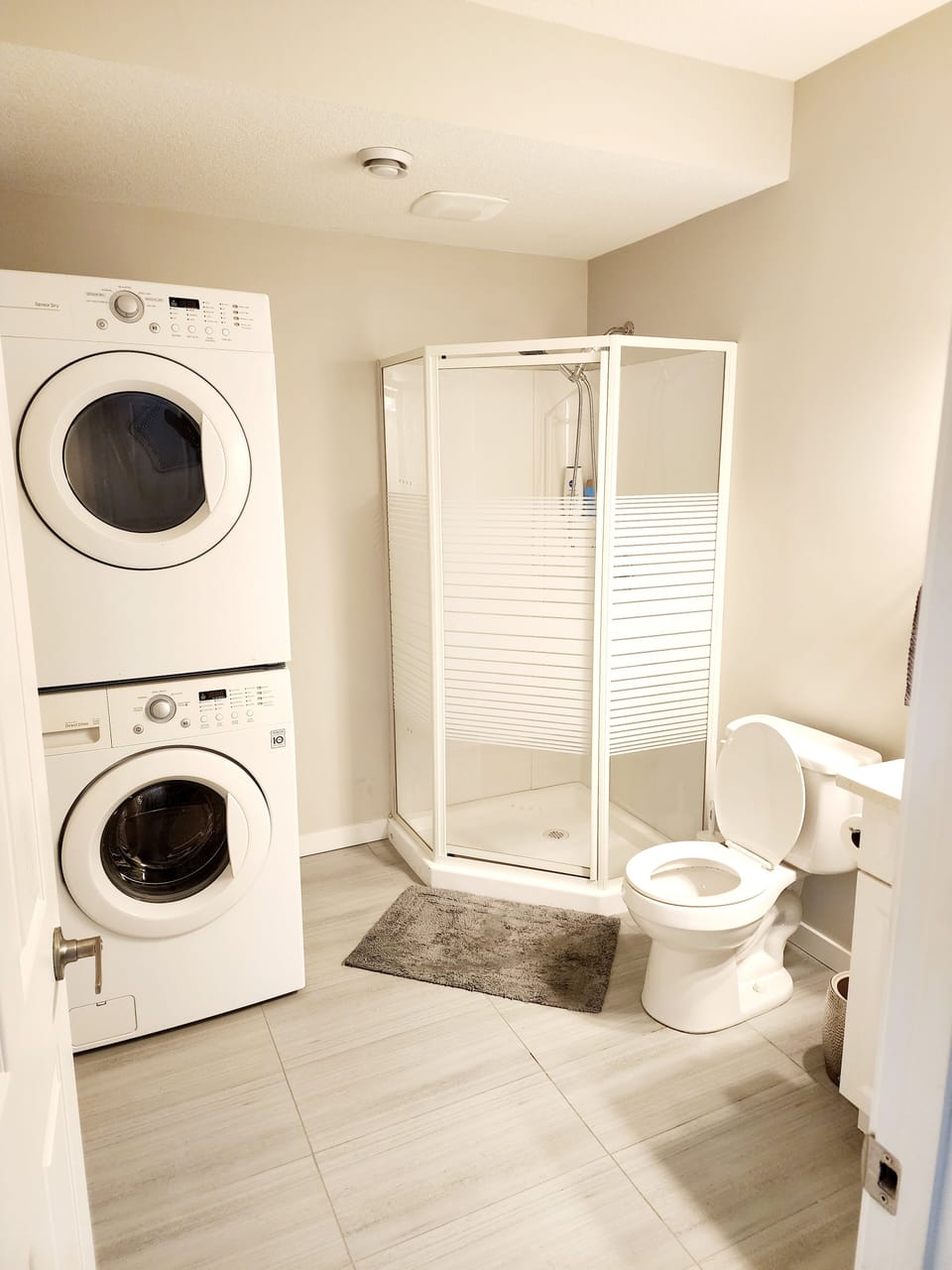 Bathroom & Laundry 