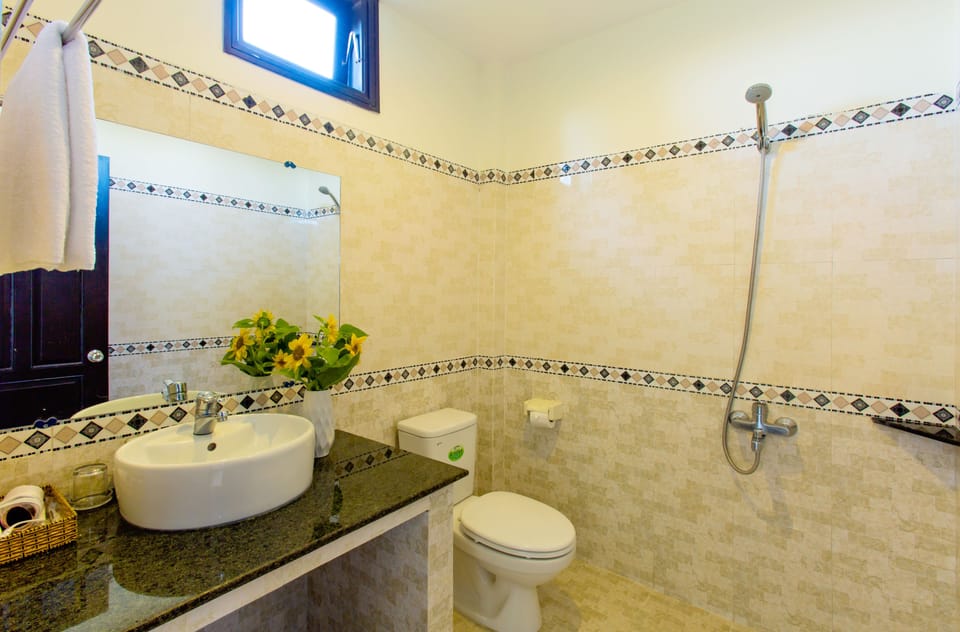 Deluxe Double or Twin Room, Garden View, Garden Area | Bathroom | Free toiletries, hair dryer, slippers, towels