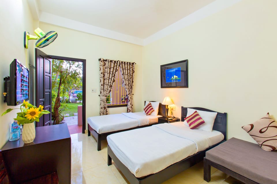 Superior Double or Twin Room, Garden View, Garden Area | Minibar, desk, iron/ironing board, rollaway beds