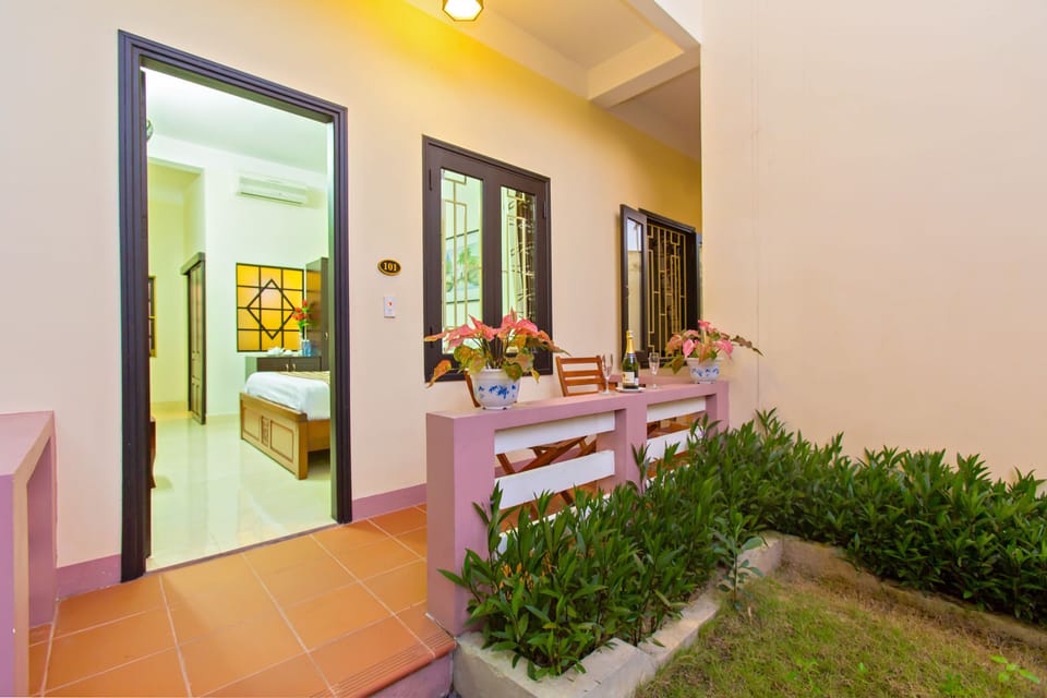 Deluxe Double or Twin Room, Garden View, Garden Area | Minibar, desk, iron/ironing board, rollaway beds