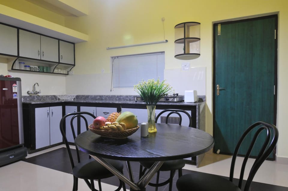Full-size fridge, coffee/tea maker, electric kettle
