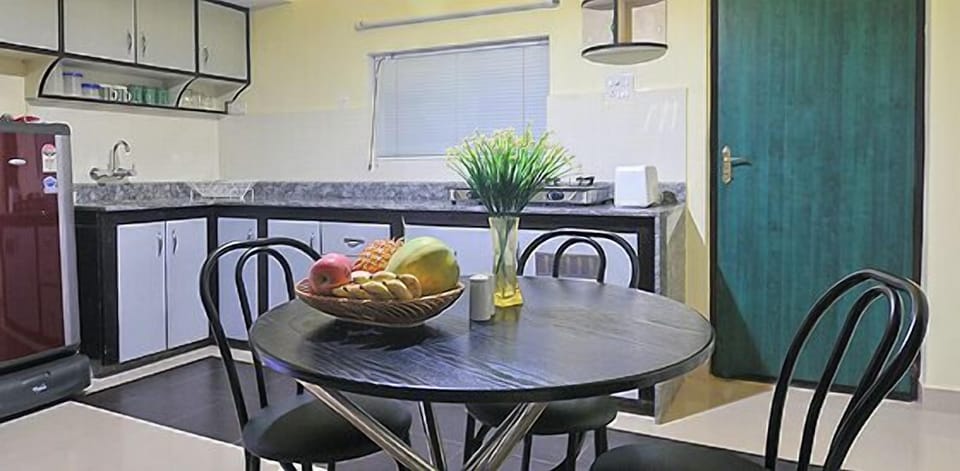 Full-size fridge, coffee/tea maker, electric kettle