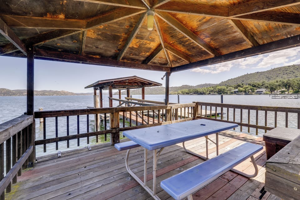 Private Boat Dock & Launch | Lake Views & Access