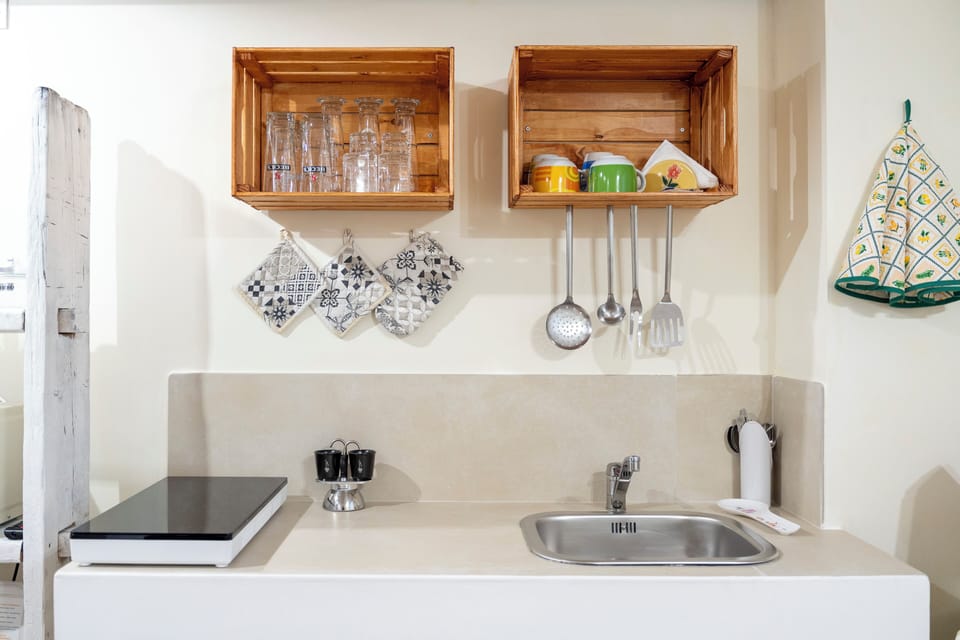 Studio, Kitchen | Private kitchen | Fridge, microwave, stovetop, cookware/dishes/utensils