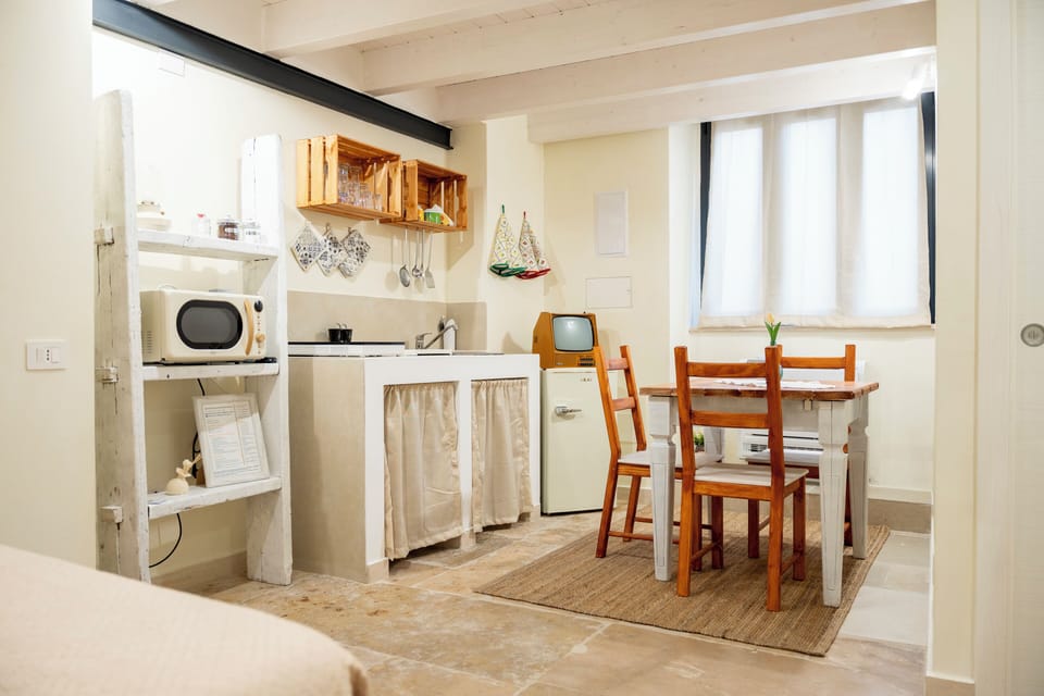 Studio, Kitchen | Blackout drapes, soundproofing, WiFi (free)