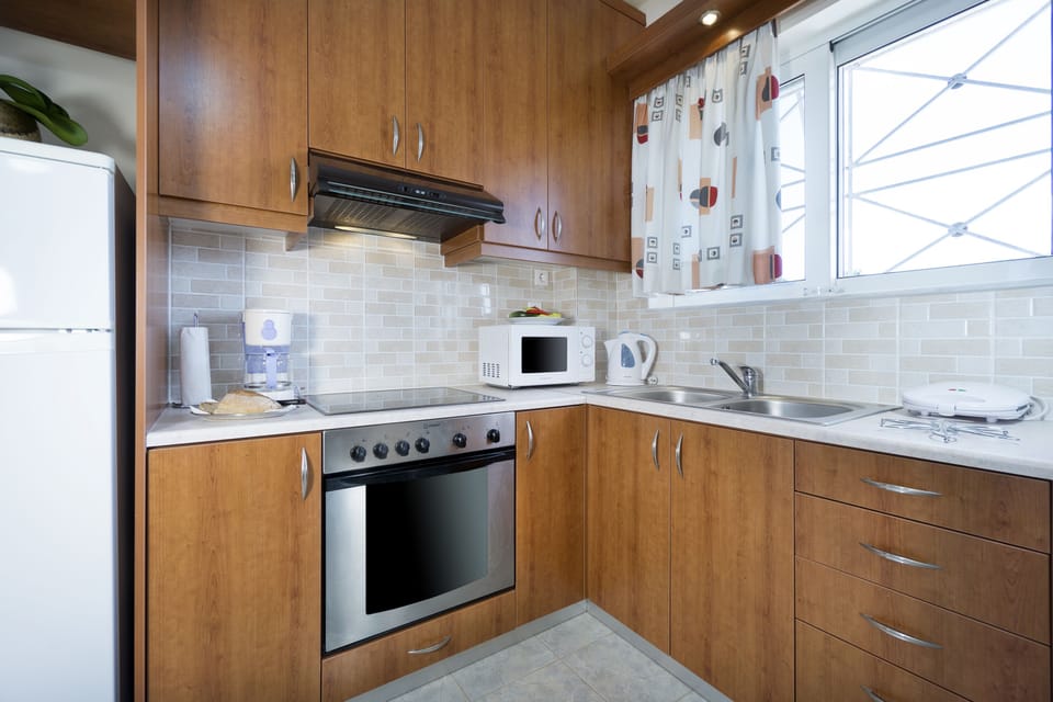 Superior Apartment, 1 Bedroom, Ground Floor | Private kitchen | Full-size fridge, microwave, oven, stovetop