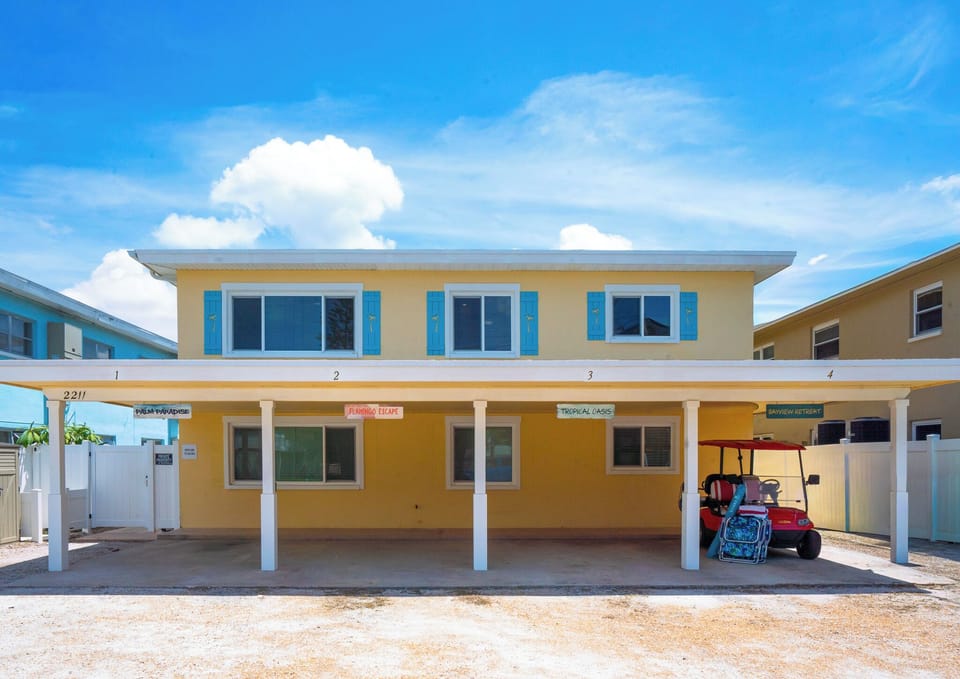 Super convenient four unit waterfront building near the beach
