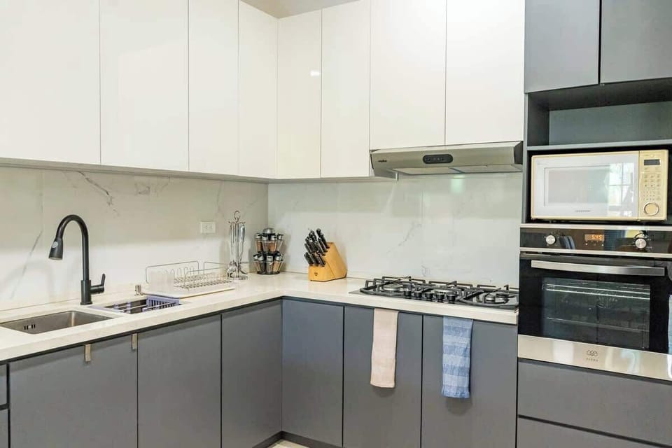 Kitchen countertop and appliances