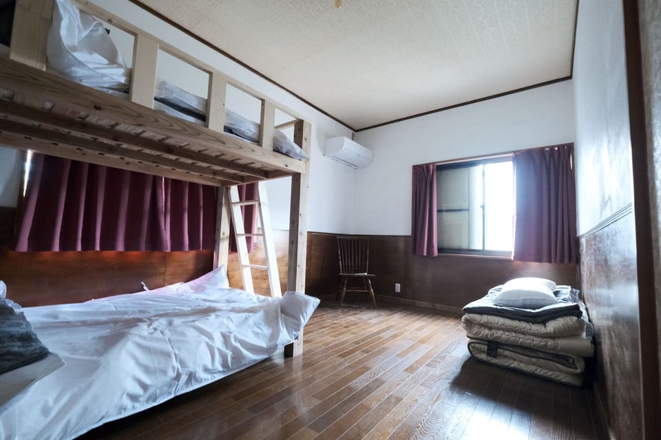 Quadruple Room | Laptop workspace, WiFi (free), bed sheets