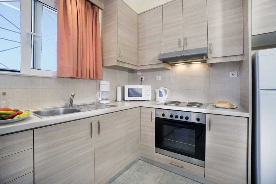 Apartment, 1 Bedroom | Private kitchen | Full-size fridge, microwave, oven, stovetop