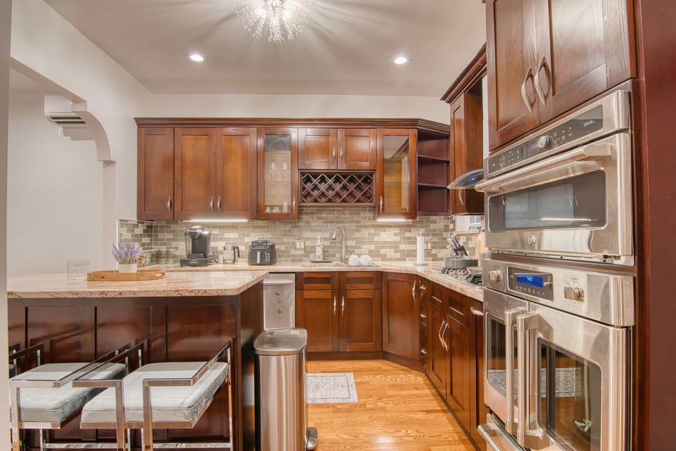 Full kitchen with high end appliances