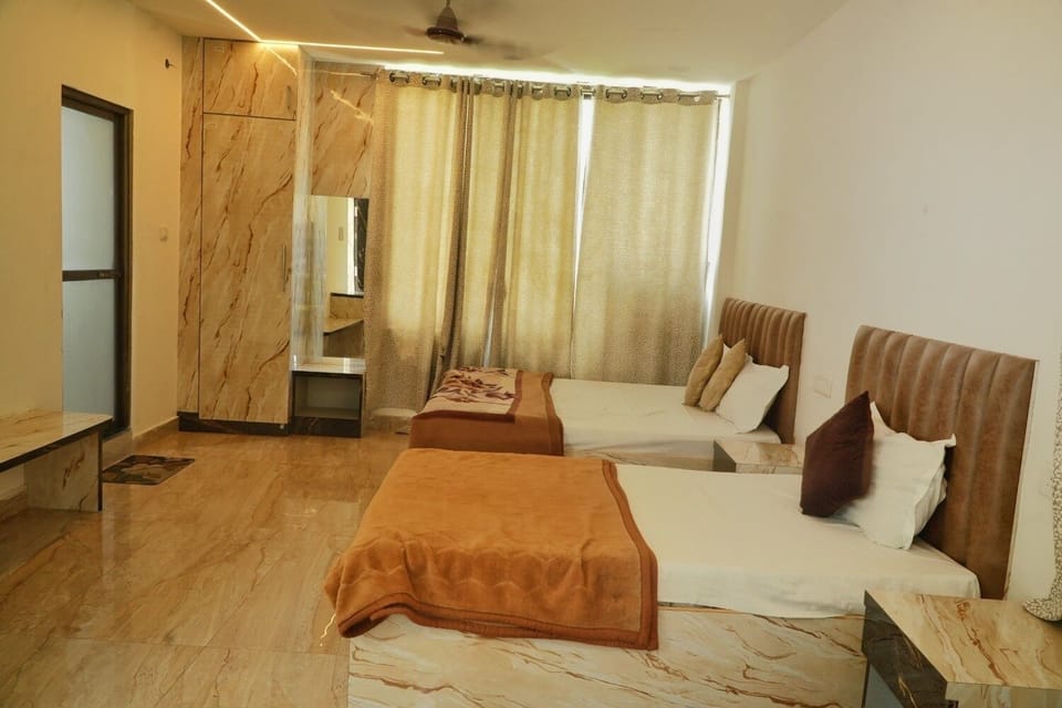 Family Triple Room, Courtyard View | Desk, laptop workspace, soundproofing