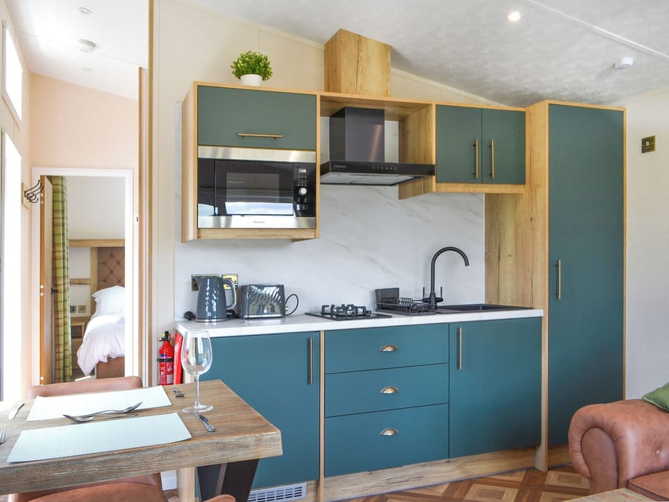 Kitchen | Fairways Retreat 2 - Cottingham Parks, Cottingham