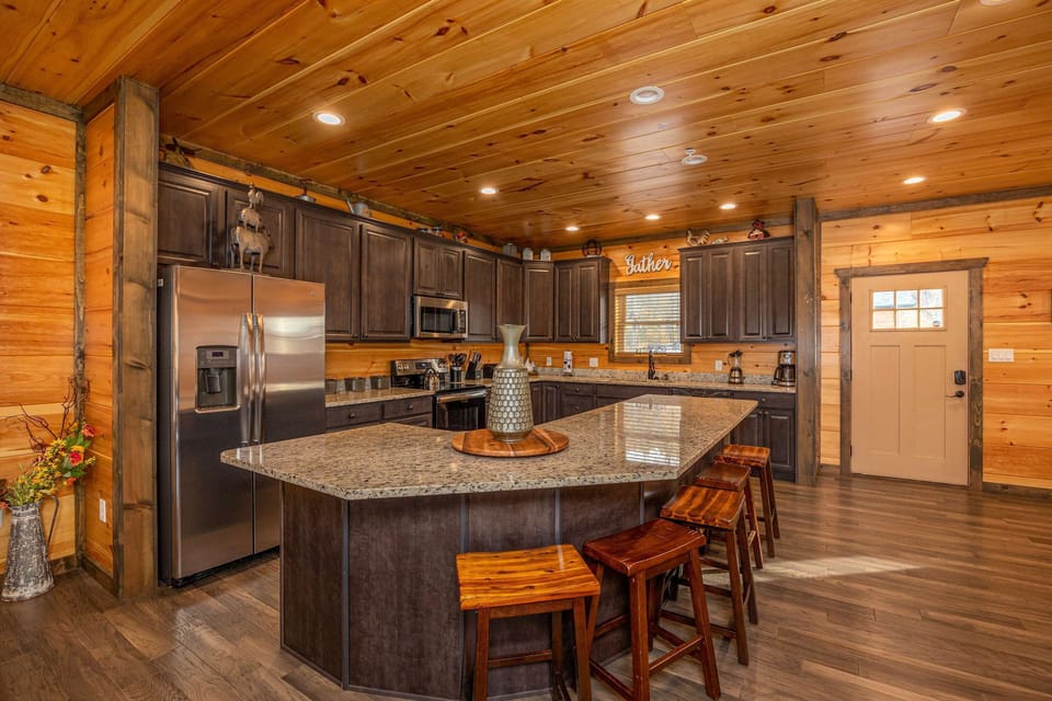 Calling all chefs (and snack lovers)! Our fully stocked kitchen has everything you need to whip up anything from a hearty family breakfast to a cozy dinner at home. 