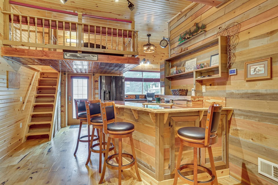 Dining Area | Main Level