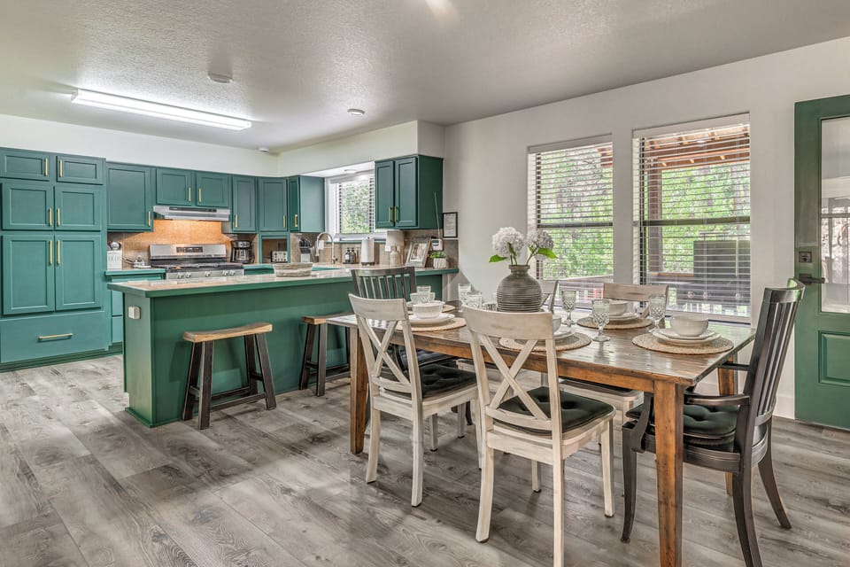 Fully Equipped Kitchen | Dining Area | Free WiFi