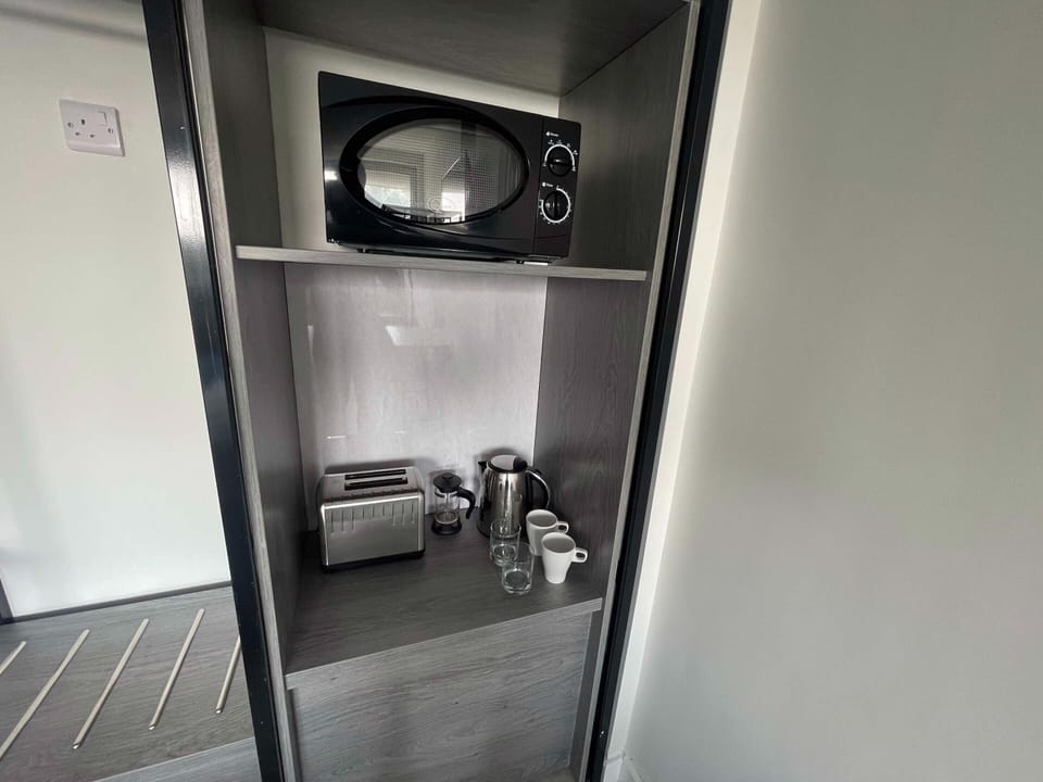 House | 1 bedroom, laptop workspace, iron/ironing board
