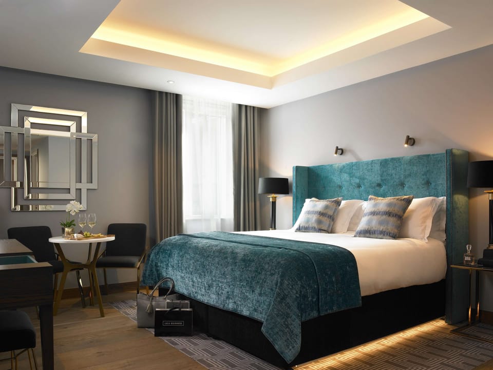 Egyptian cotton sheets, premium bedding, pillowtop beds, minibar