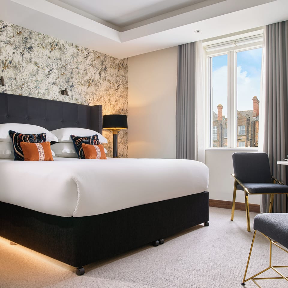 Deluxe Room, 1 King Bed | Egyptian cotton sheets, premium bedding, pillowtop beds, minibar