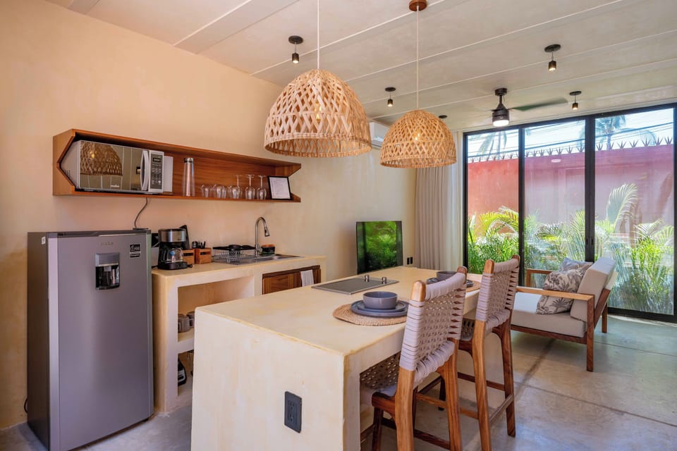 Kitchen / Living Area