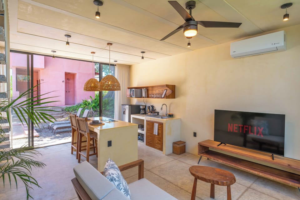 Kitchen / Living Area