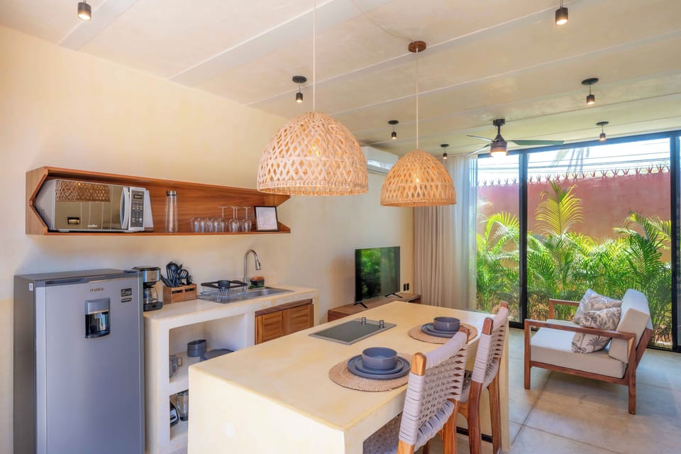 Kitchen / Living Area