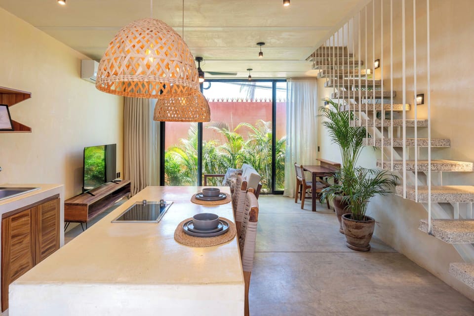 Kitchen / Living Area