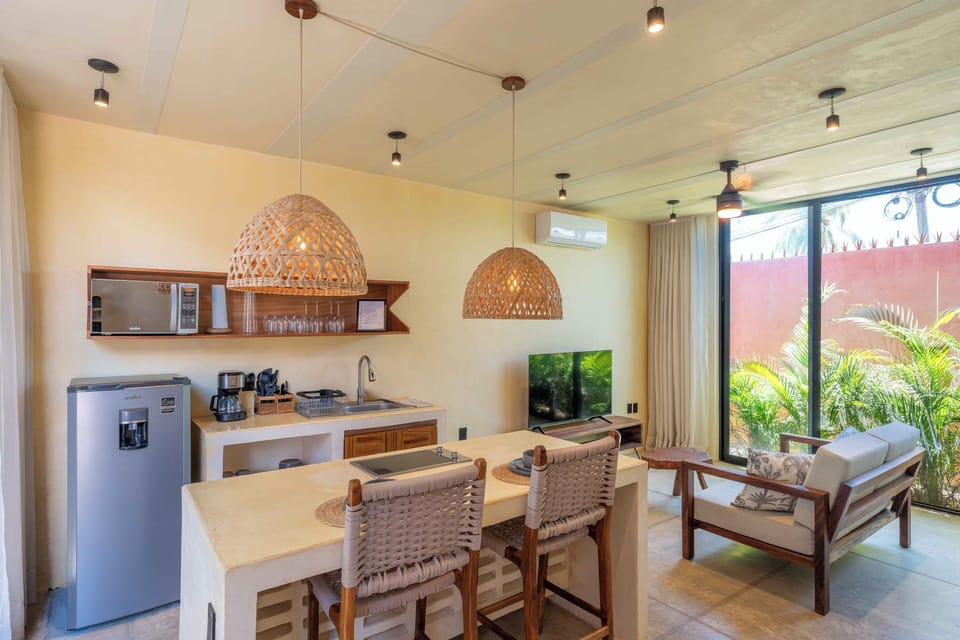 Kitchen / Living Area