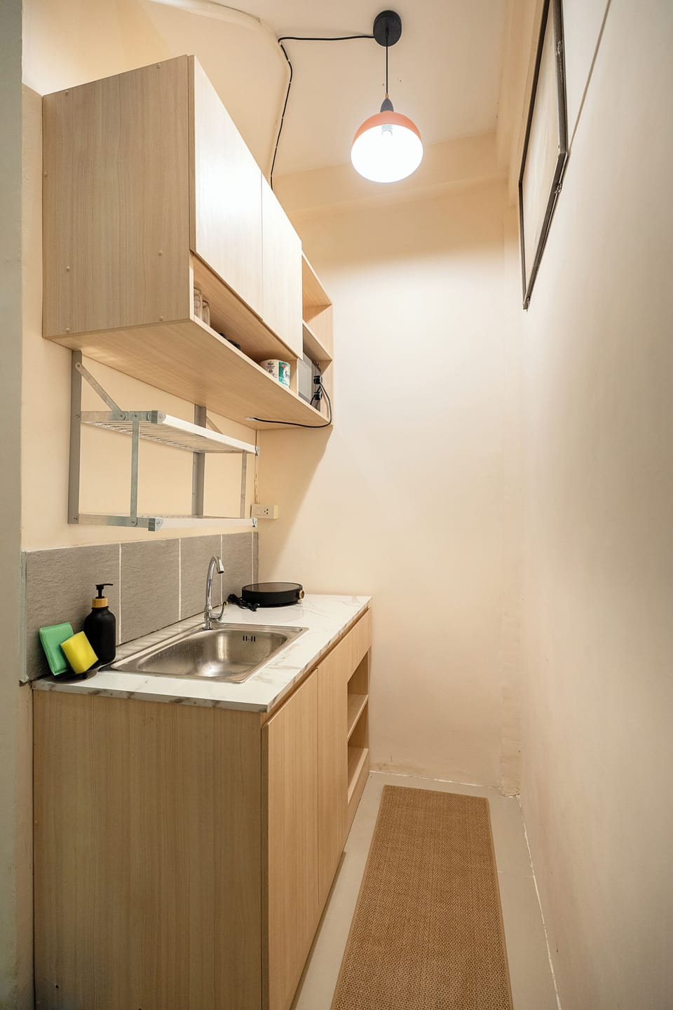 House, Kitchen | Private kitchen | Electric kettle, cookware/dishes/utensils, freezer, dining tables