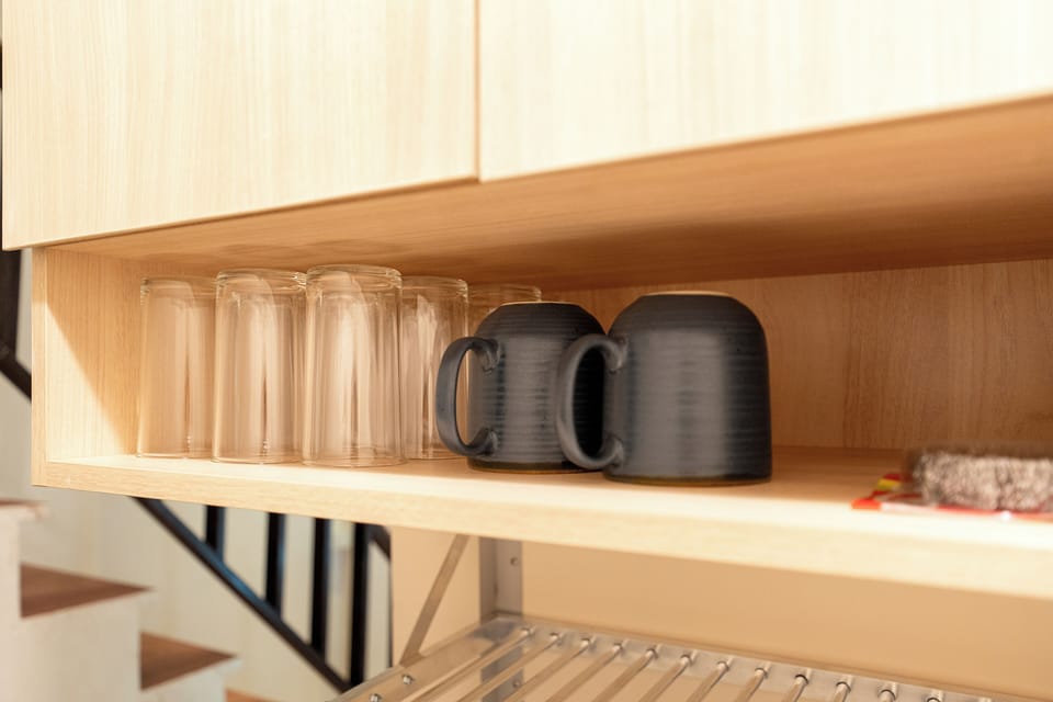 House, Kitchen | Private kitchen | Electric kettle, cookware/dishes/utensils, freezer, dining tables