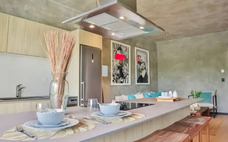 Kitchen Bar and Living ROOM