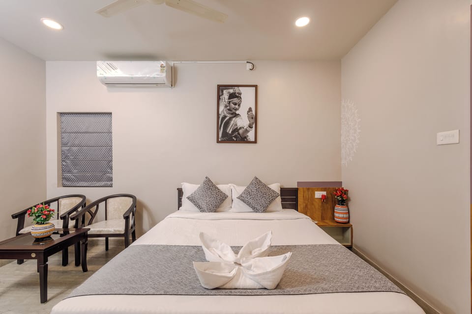 Deluxe Room, Non Smoking, City View | Desk, laptop workspace, WiFi (free)