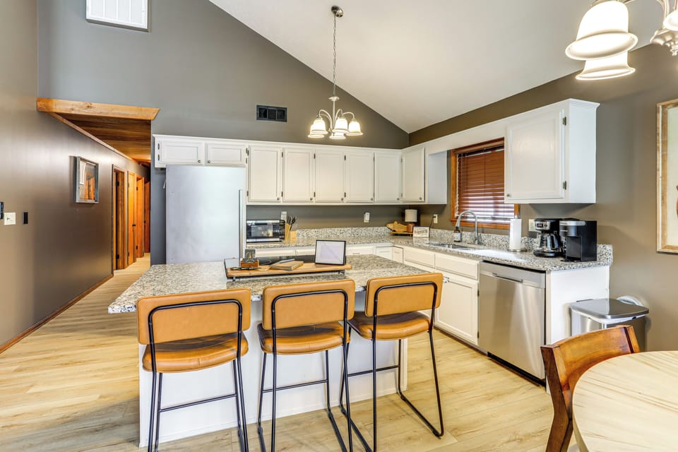 House (4 Bedrooms) | Interior