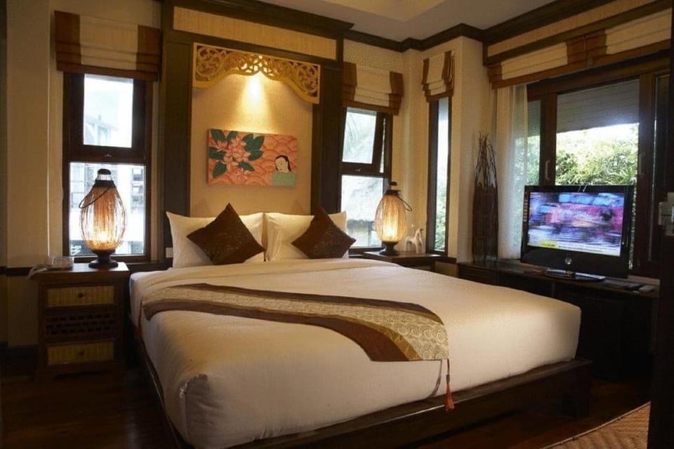 Family Room, Balcony | Minibar, bed sheets