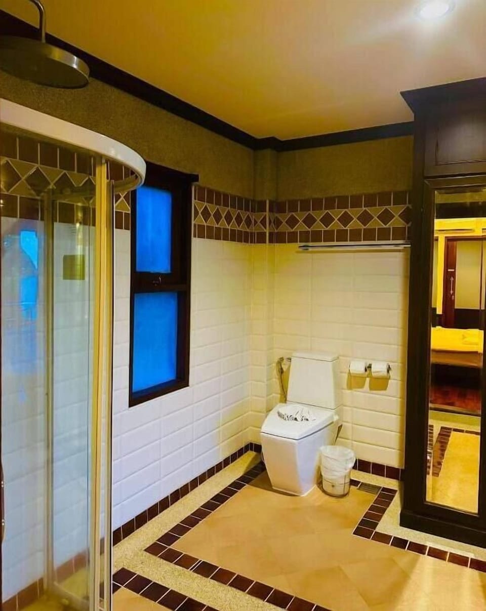 Premier Double Room, Balcony | Minibar, bed sheets