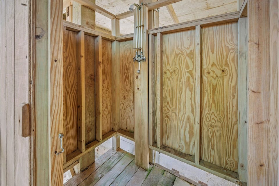 Surf or Sound Realty - 1226 - Ocean's 31 - Outdoor Shower