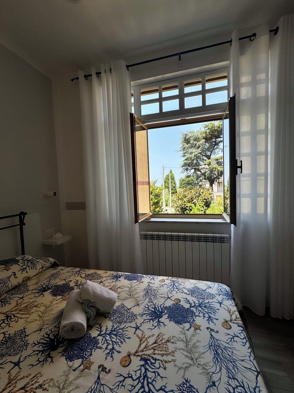 Basic Double or Twin Room, Garden View | In-room safe, blackout drapes, free WiFi