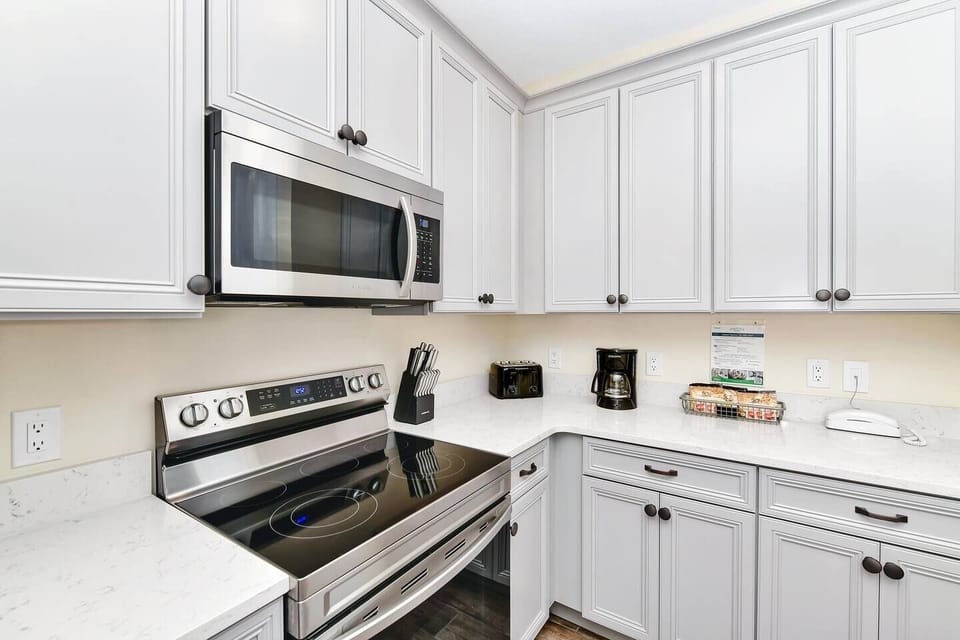 Condo, 4 Bedrooms | Private kitchen | Coffee/tea maker, fridge, oven, toaster