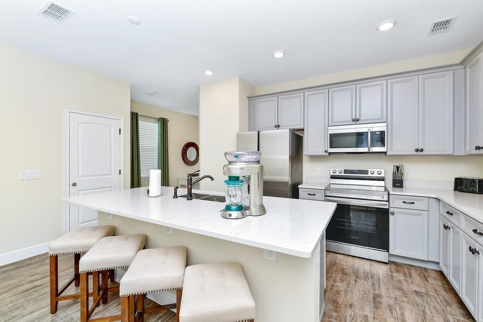 Condo, 4 Bedrooms | Private kitchen | Coffee/tea maker, fridge, oven, toaster