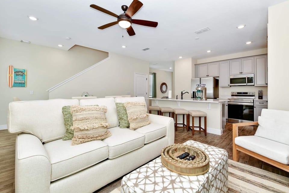 Condo, 4 Bedrooms | Living area | Smart TV