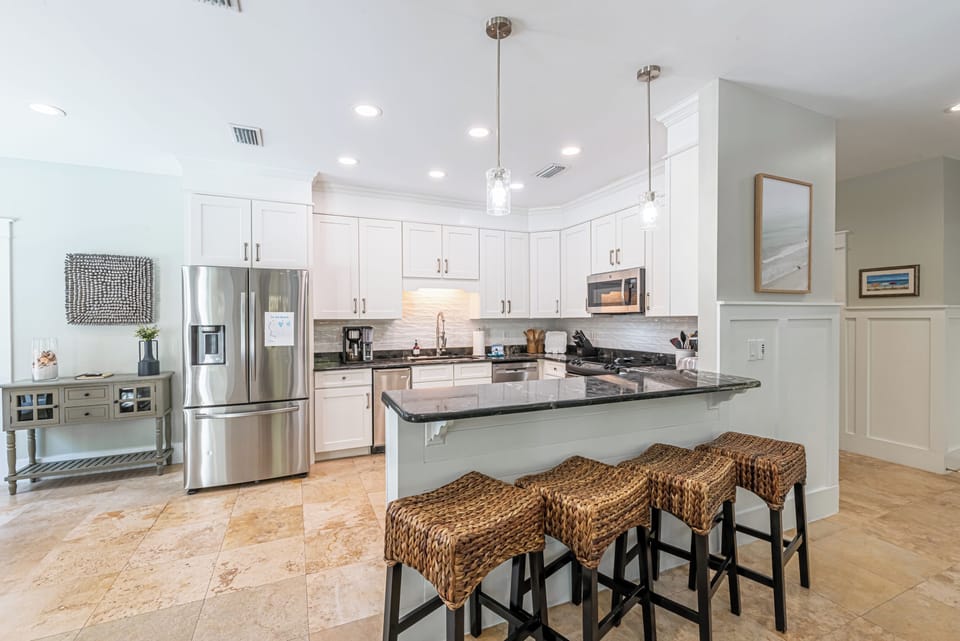 Kitchen with Breakfast Bar